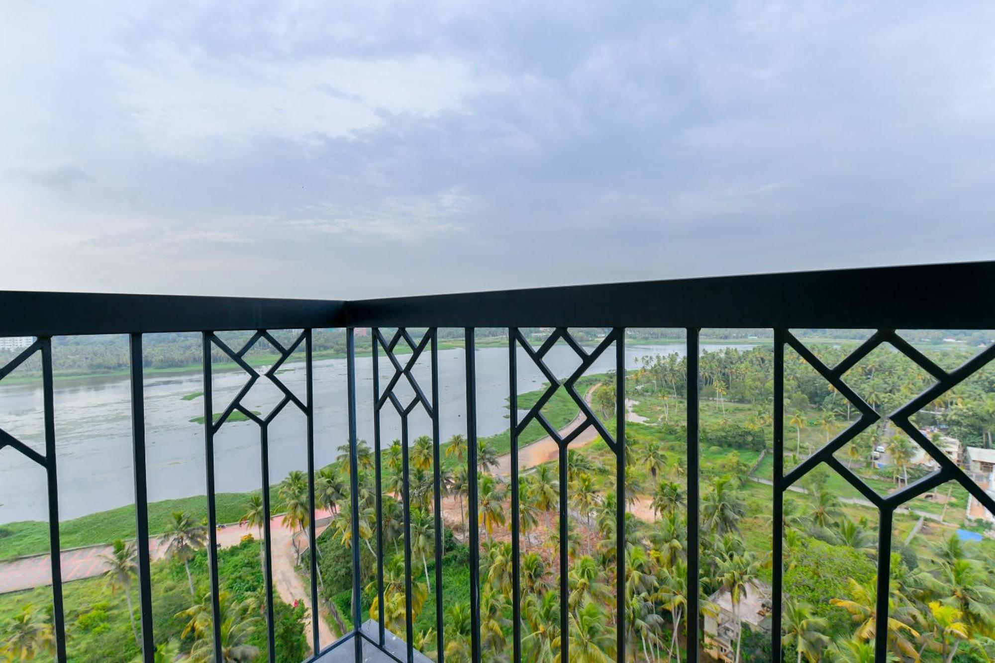 Super Hotel O Tyche Stays Thiruvananthapuram Bagian luar foto